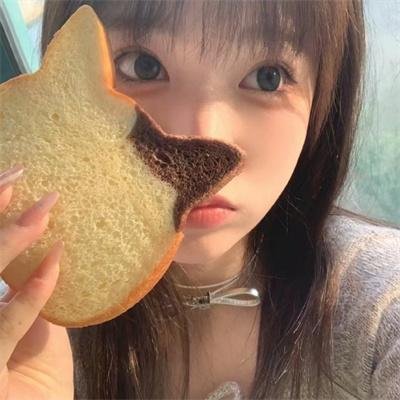 四个孩子走进银行